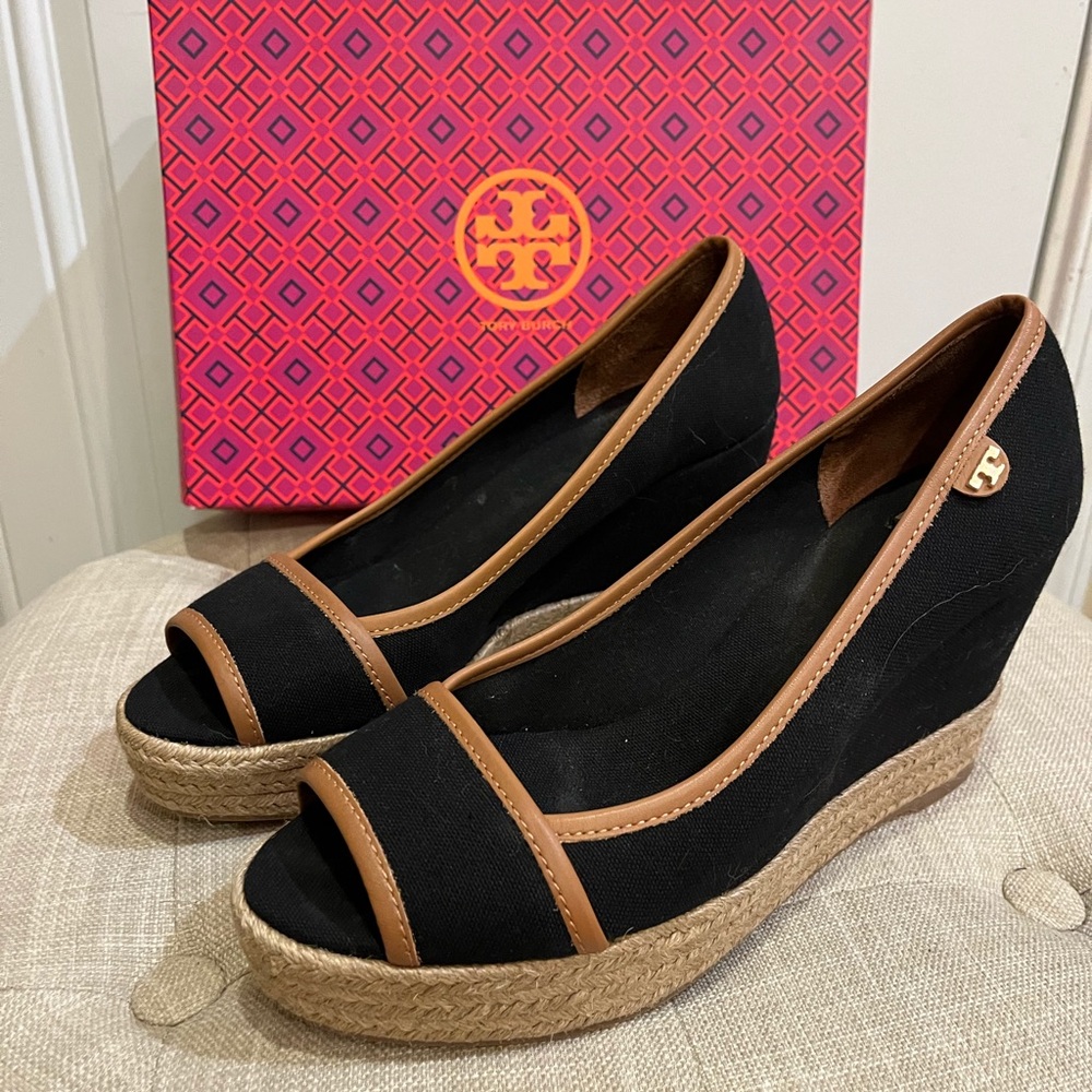 Tory Burch Majorca Wedge size 8.5
